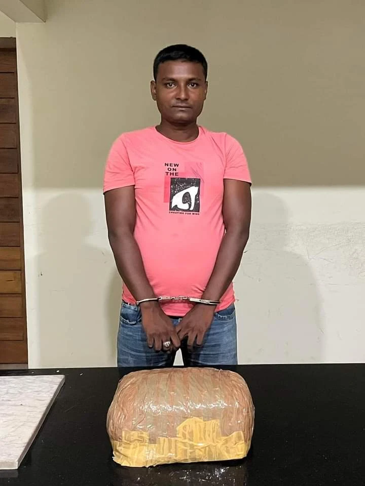 নওগাঁর পত্নীতলায় দুই কেজি গাঁজাসহ স্বেচ্ছাসেবক লীগের নেতা গ্রেফতার